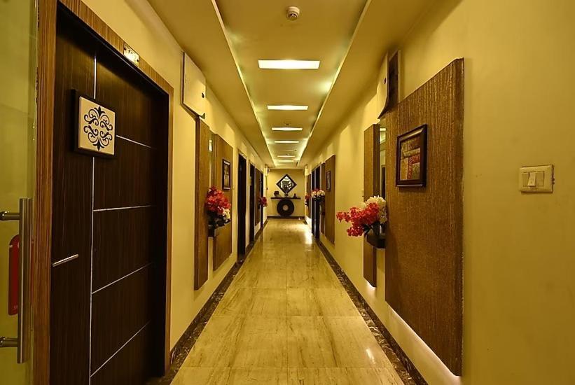 Hotel I.P. Palace Лакнау Екстериор снимка