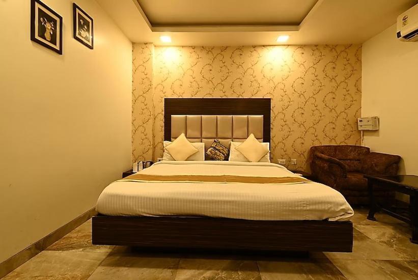 Hotel I.P. Palace Лакнау Екстериор снимка